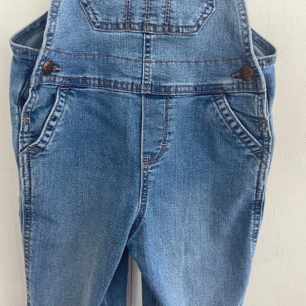 Osh Kosh light wash medium weight denim overalls with front + back logos Sz 5t